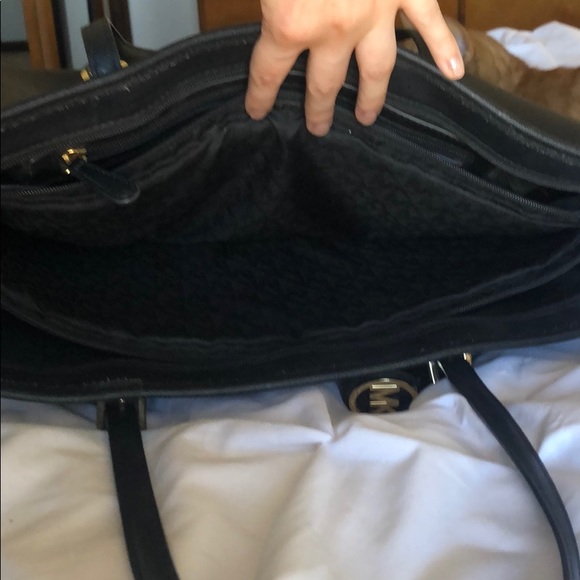 Michael Kors Jet Set Large Tote - Picture 4 of 6